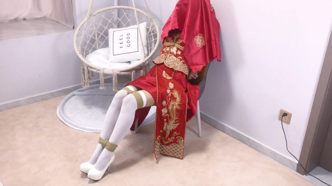 《婚之劫难》-中式婚礼题材+口球堵嘴+日式紧缚+胸缚+并腿缚+放置挣扎无调教+盖盖头+跪坐+结束花絮两分钟打屁股等等-3