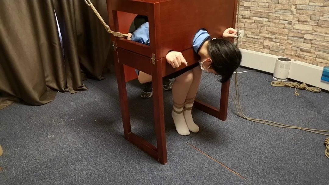 杨蕊五四装 两种凳子上的拷问-7