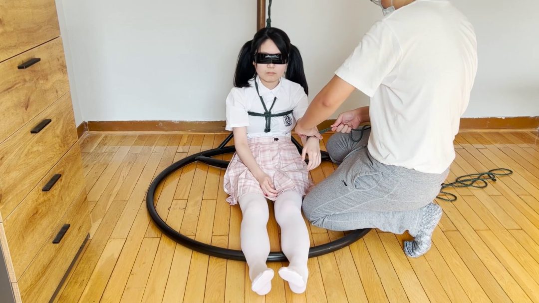 超紧达摩吊缚 非常无助的挣扎-1