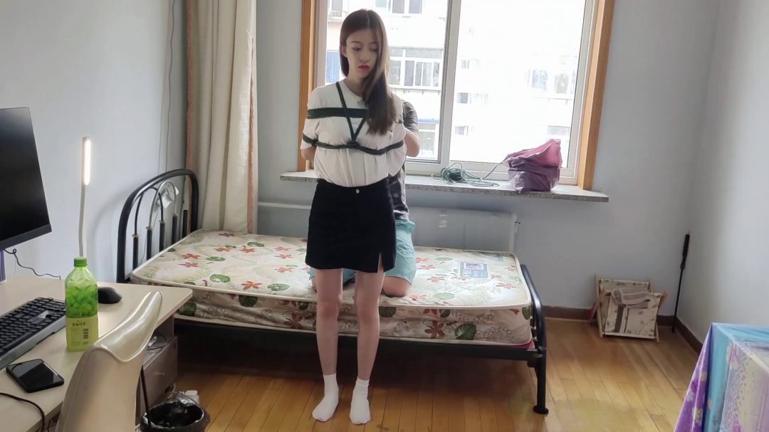 丹丹的超紧驷马初绑放置，肤白貌美，模特身材-2