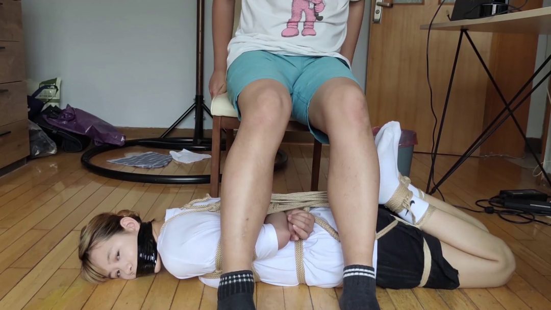 露思驷马放置少女受缚-3