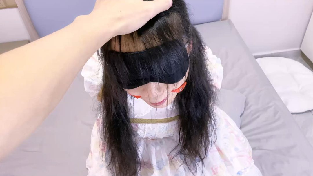 《路崽日记》-洛丽塔欧式直臂紧缚+跪趴跪坐+口球+中重度打屁股sp打出音爆声+打脚心大腿和胸+尾巴+日式紧缚+胸缚+驷马吊缚悬吊+口水直流+放置-5