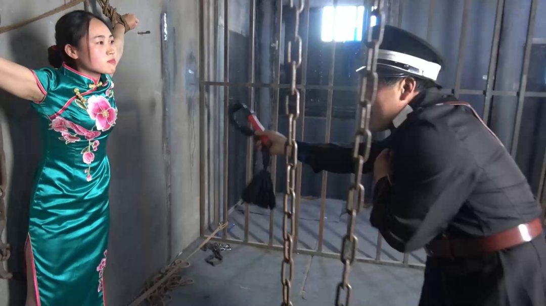 旗袍女烈王丫被抓捕、审问、老虎凳、吊敷、中式五花大绑枪毙-3