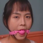 女孩被执行注射死刑躺在床上灵魂出窍来到阴曹地府再次被戴口球五花直臂后手观音