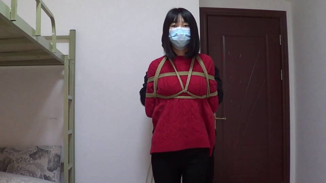 00后小美女红豆 想体验绑得紧点爬都不能爬的感觉 一个交叉驷马教她做人-3