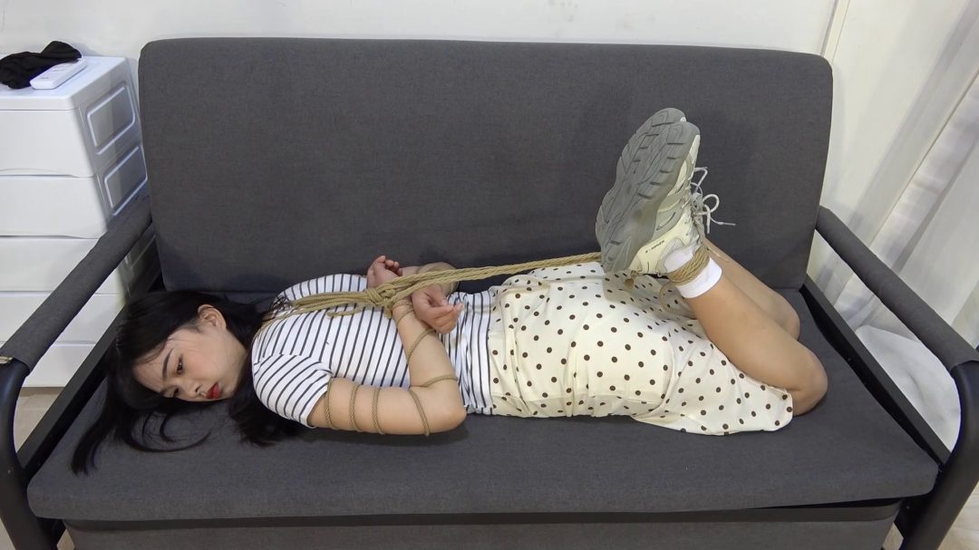 美束身材高挑的大美女阿荣-8