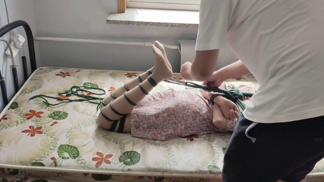 语梦驷马自由落体，超紧蛇缚连头驷马具口球堵嘴，人肉脚垫踩踏tk羞耻养成-3