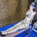 把柔仙儿禁锢在老虎登上,股绳 垫上5块砖 疼的斯心裂肺 绳子勒嘴 tk 耳光报数 郊狼电击 sp