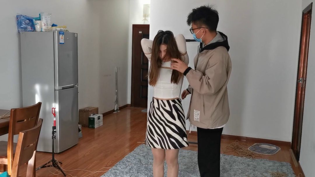 新妹子婉瑜紧缚放置+挠痒痒-8