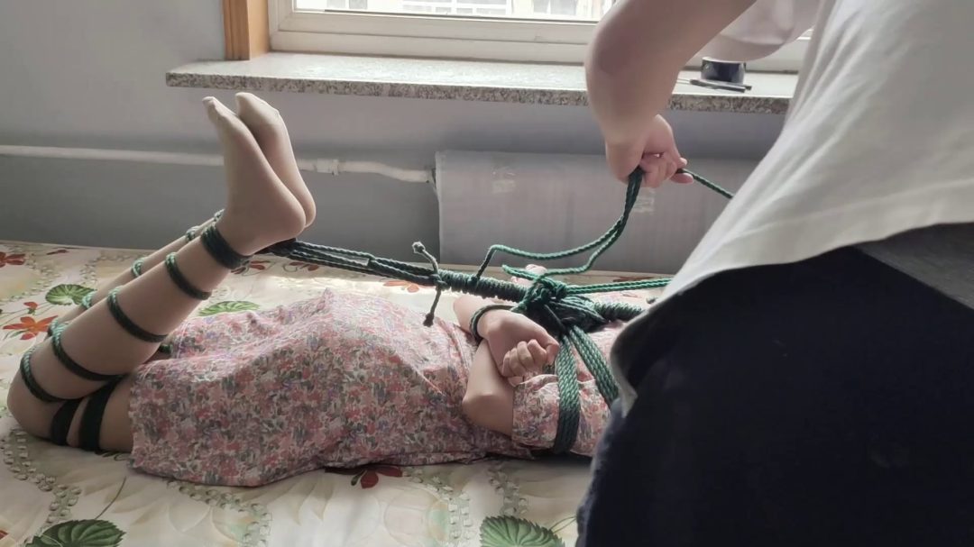 语梦驷马自由落体，超紧蛇缚连头驷马具口球堵嘴，人肉脚垫踩踏tk羞耻养成-4