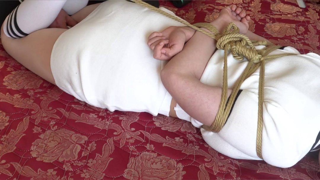 佳宁绑在床上的白色娇娃第二季-8