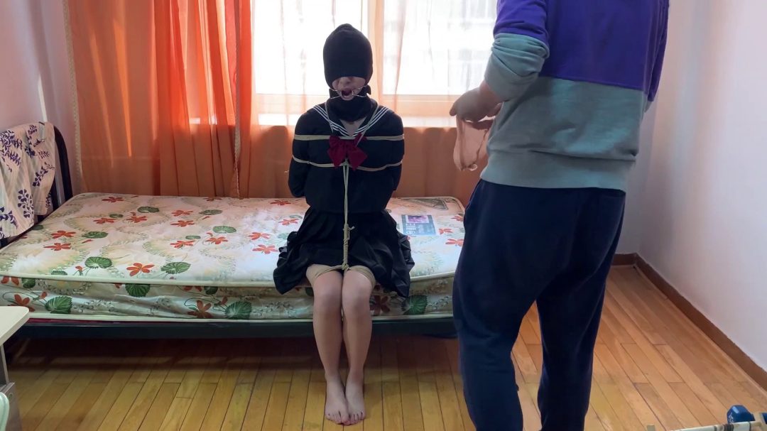 糖糖裸足裸腿日式连腿缚，美腿黑色jk制服，丝袜套头口环挣扎 喘息呻吟-2