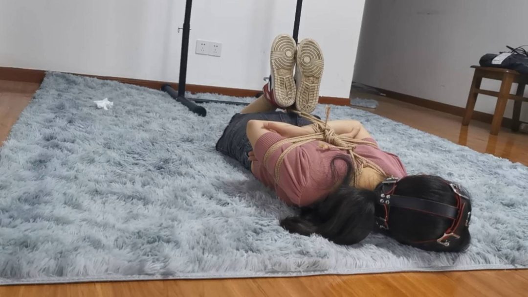 青青热裤驷马，好看的女孩怎么绑都好看-7