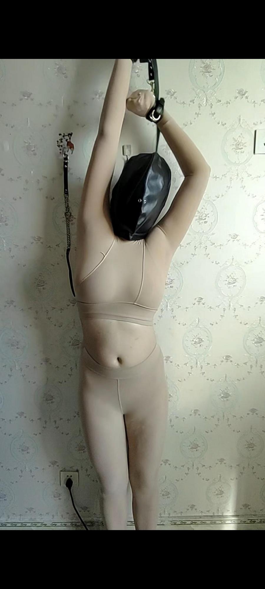 小骚狗新姿势，新头套，丝袜全包真空上阵-3