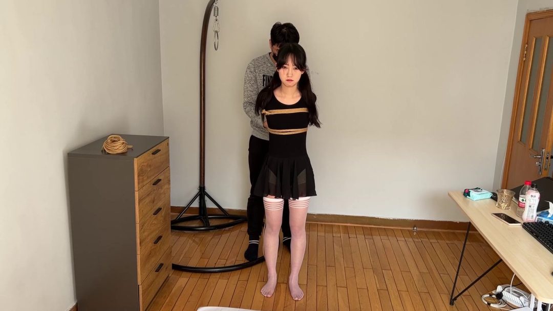 欣妍白丝舞蹈服极限并肘驷马-2