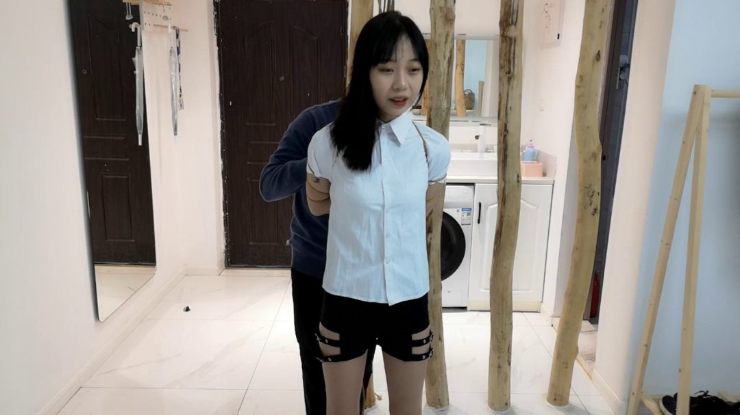 酷酷的小柒 五花大绑 驷马挣扎 纹身很酷-2