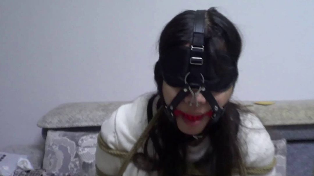 小美女玉萧 裸足涂上油之后TK 驷马各种物品堵嘴-6