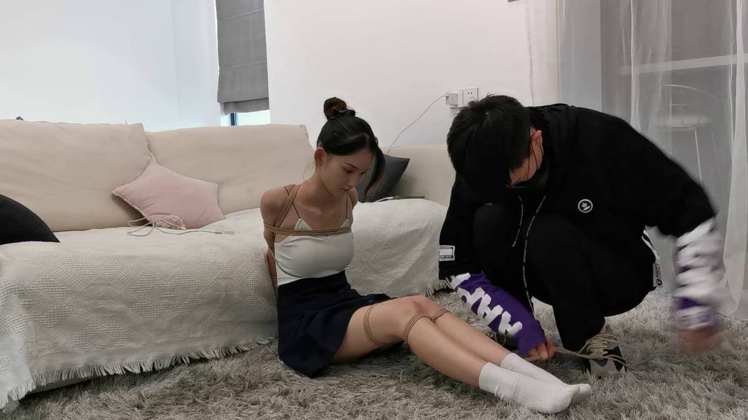 定拍美女果果直臂驷马口球堵嘴-4