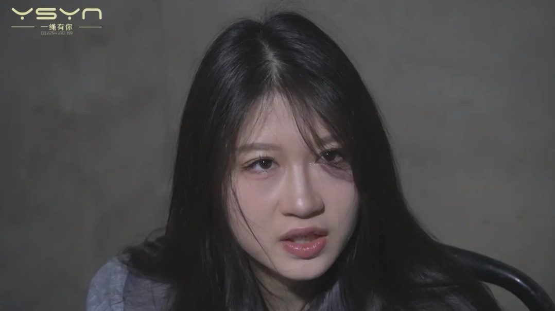 【法律的天平】19岁的女孩柳嫣因经济犯罪被捕审讯时态度强硬关押牢房梦中被绞刑醒后戴-6