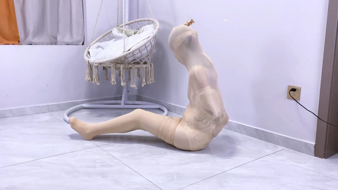 【嗷大喵】-《全包束缚》-小乔时之魔女c服被入室捂晕,丝袜捆绑,驷马挣扎,tk,白丝脚,被连续三层丝袜全包,附全包全过程,丝袜堵嘴,全包放置挣扎等等-9