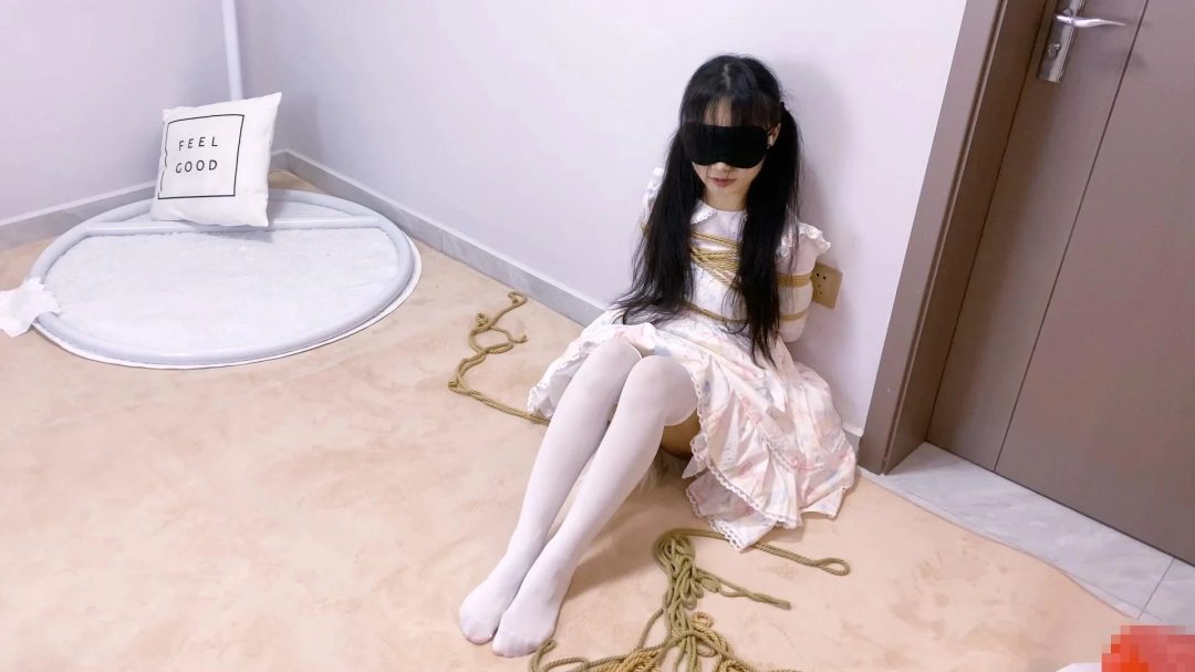 《路崽日记》-洛丽塔欧式直臂紧缚+跪趴跪坐+口球+中重度打屁股sp打出音爆声+打脚心大腿和胸+尾巴+日式紧缚+胸缚+驷马吊缚悬吊+口水直流+放置-20