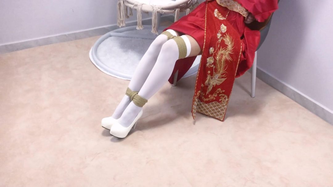 《婚之劫难》-中式婚礼题材+口球堵嘴+日式紧缚+胸缚+并腿缚+放置挣扎无调教+盖盖头+跪坐+结束花絮两分钟打屁股等等-7
