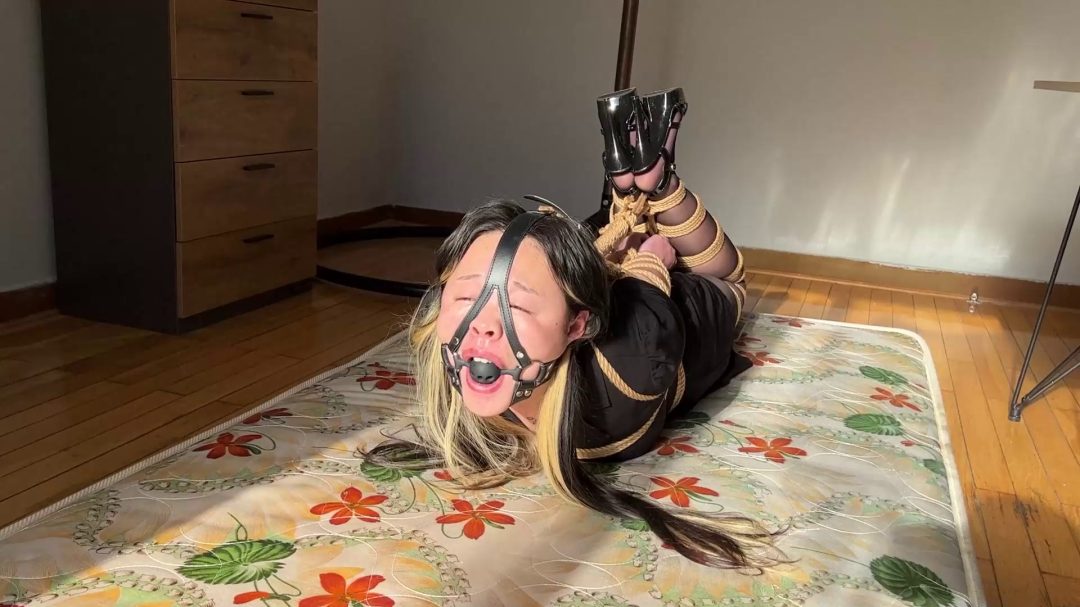 西悦妹子黑丝爆杀驷马 堵嘴-7