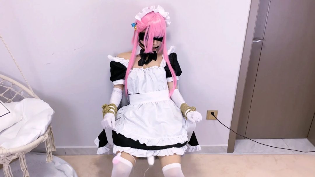 《路崽子历险记》-后藤一里cos+被双手双脚分别捆在椅子扶手的凳脚上+丝袜蒙眼+丝袜堵嘴再勒嘴+放置挣扎等等-2