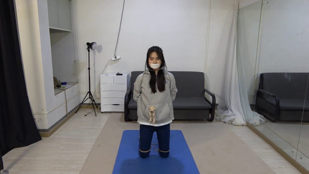 美女阿荣休闲运动装-7