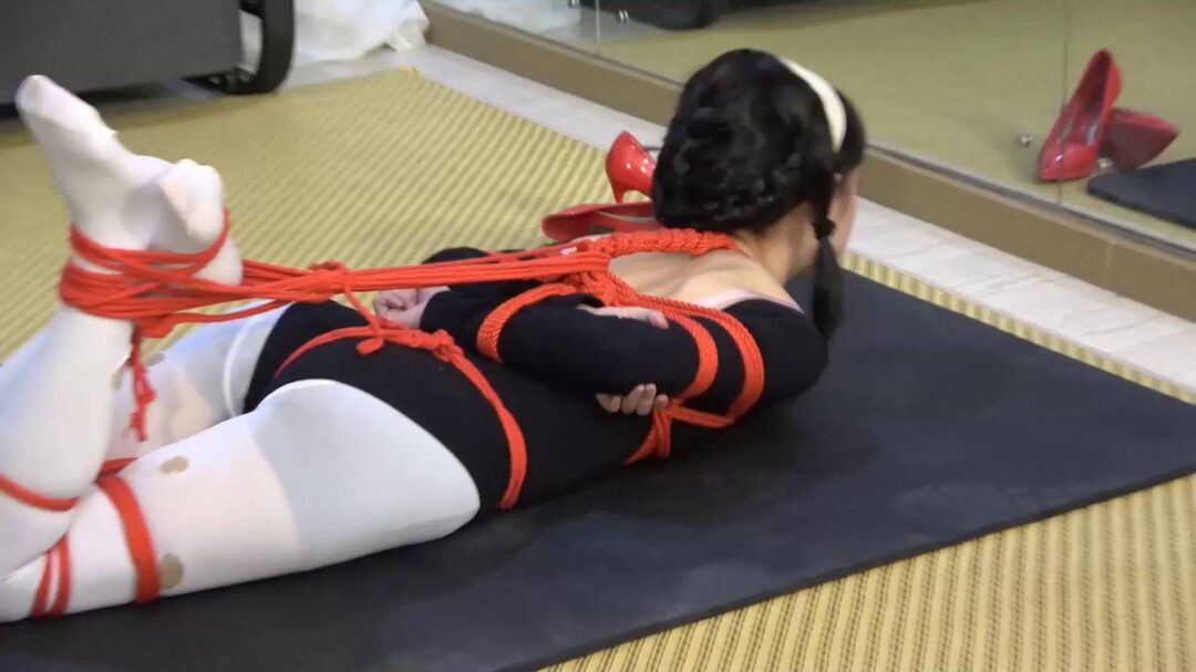 约尔的末日 珊珊 被穿上芭蕾舞服 驷马-1