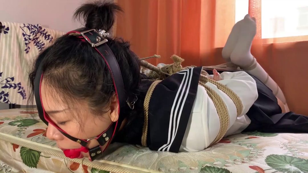 果果 白色jk白袜tk 连头驷马束缚马具口球挣扎，口水-8