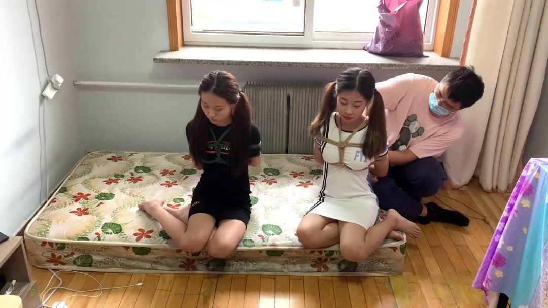 双妹驷马 双人裸足超紧缚放置 堵嘴-3