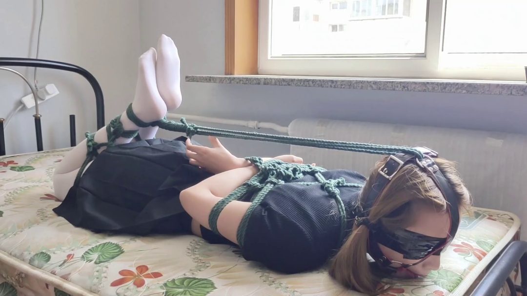 白丝妹妹佳岚，假装外出，真实放置崩溃实验-6