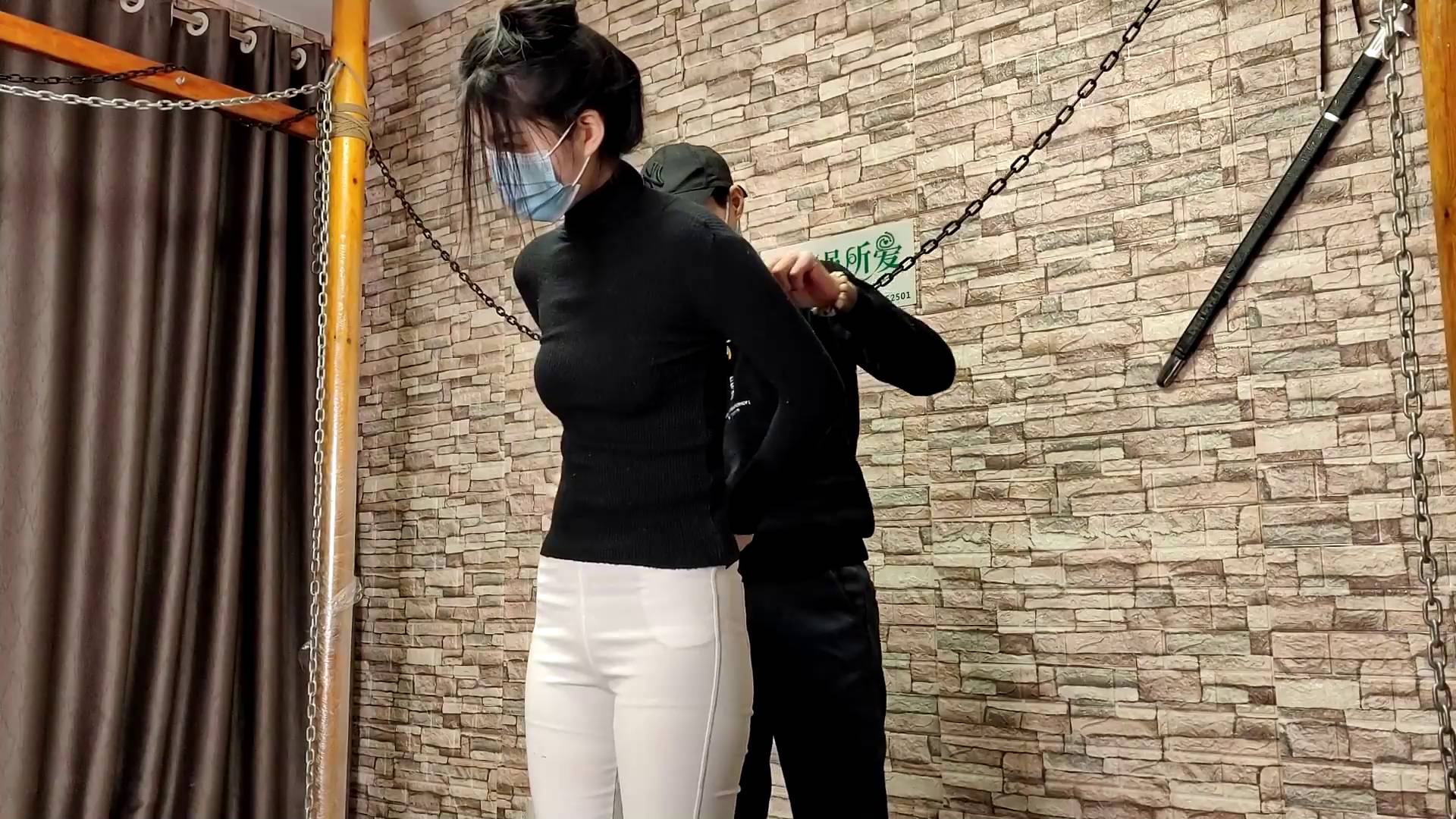 紧身裤单腿悬吊体验