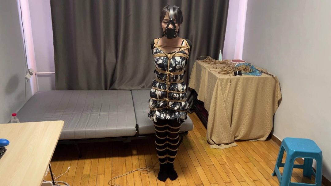 约绑驷马美女主播 超紧堵嘴放置-4