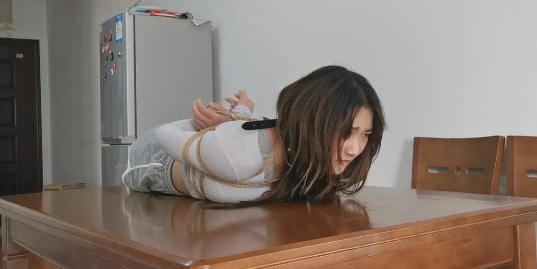 尤涵 一小时半超紧驷马口球放置-10