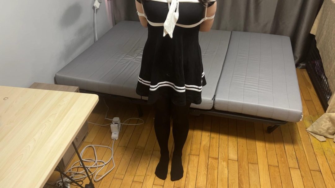 巨大口球反差塞满她的小嘴！黑丝肤白妹妹的约绑超紧驷马挣扎！-3