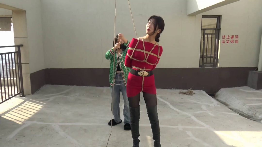 楼顶上的紧缚风采-1