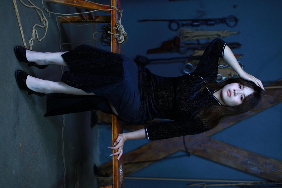 校花【柳诗涵】剧照686张+视频31分钟净身高168厘米年龄20岁本科大三在校生刑房手铐脚镣五花大绑后吊手-6