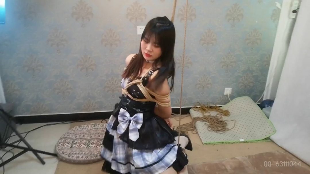 佳倩 温柔的洛丽塔 白丝 单腿吊挣扎-6