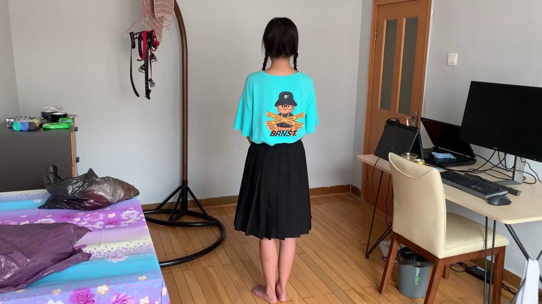 雨晨妹妹驷马抓举摔摔乐，丝袜套头白袜多重堵嘴挣扎！痛苦与闷绝！-1