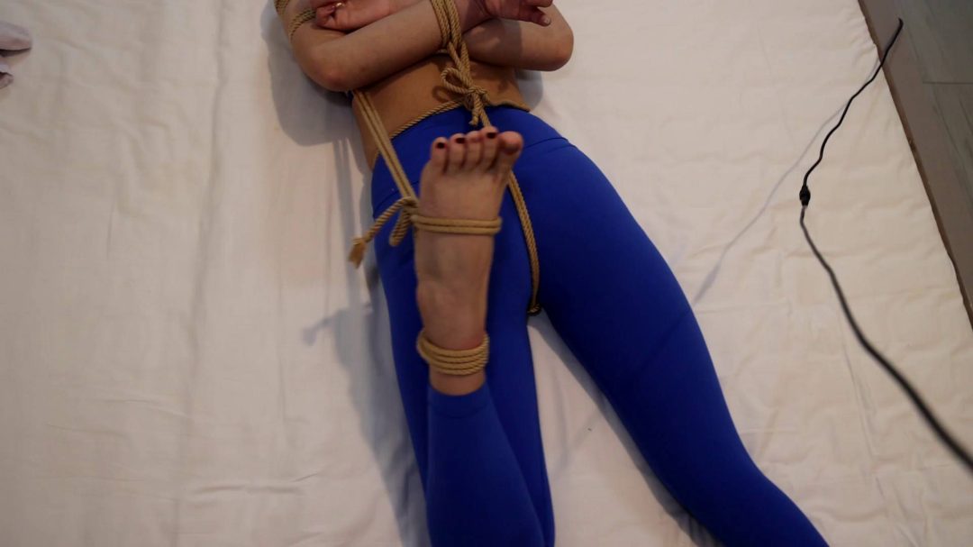 长腿美少女晴子 公寓里面的瑜伽捆绑第二季-6