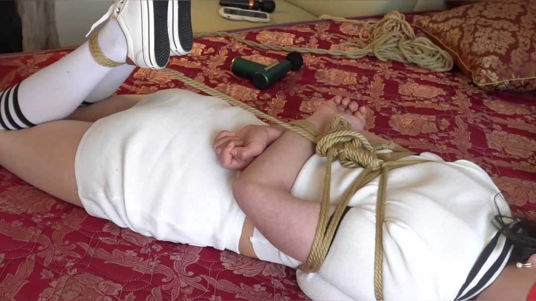 佳宁绑在床上的白色娇娃第二季-7