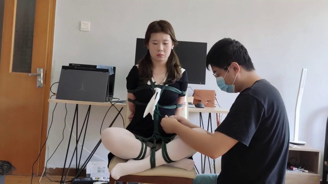 新人妹妹来试镜，体验日式坐缚-8