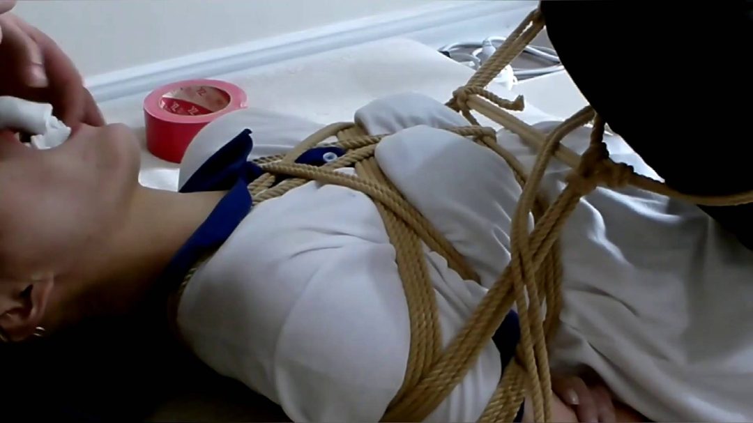 文静眼镜学姐桃缚游戏第二季-3