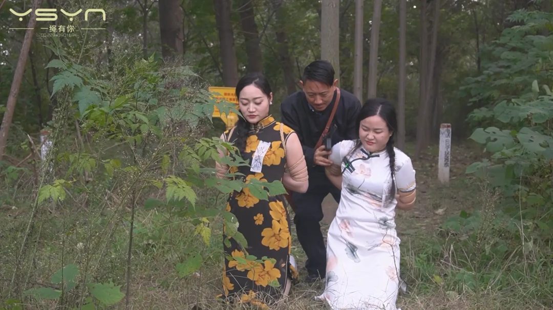 【秋霜姐妹魂】旗袍姐妹戴着枷锁押送刑房各种酷刑诱惑使其招认但面对各种刑具信仰不曾不动摇-9