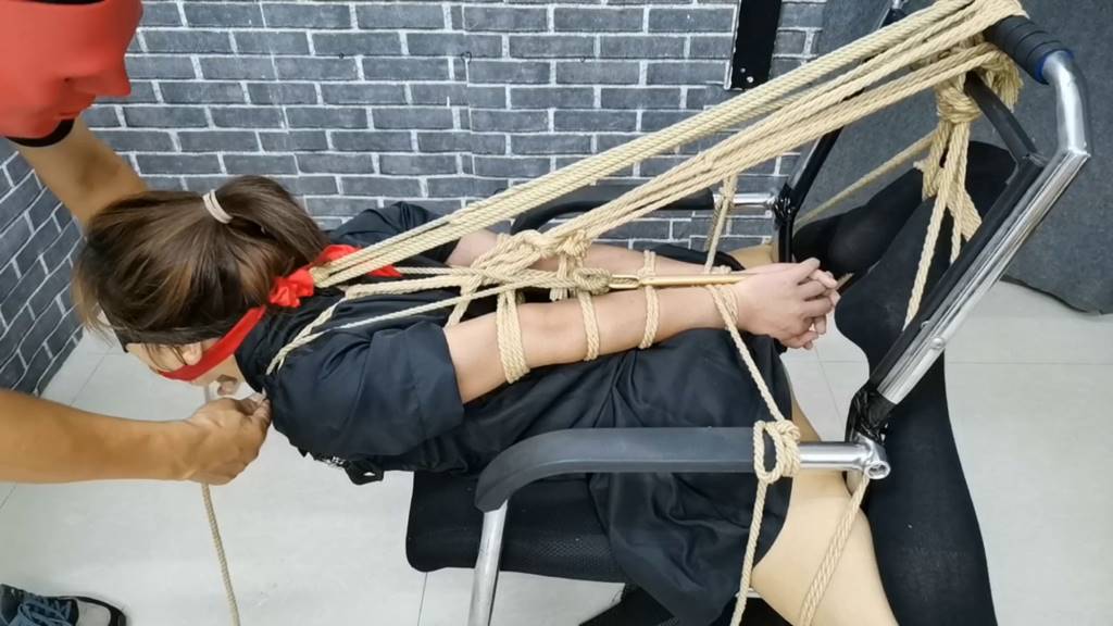 云儿椅子驷马紧缚 肛勾 蒙眼 口球 TK 鞭打-5