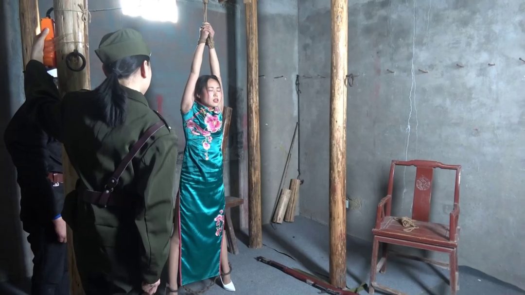 旗袍女烈王丫被抓捕、审问、老虎凳、吊敷、中式五花大绑枪毙-6