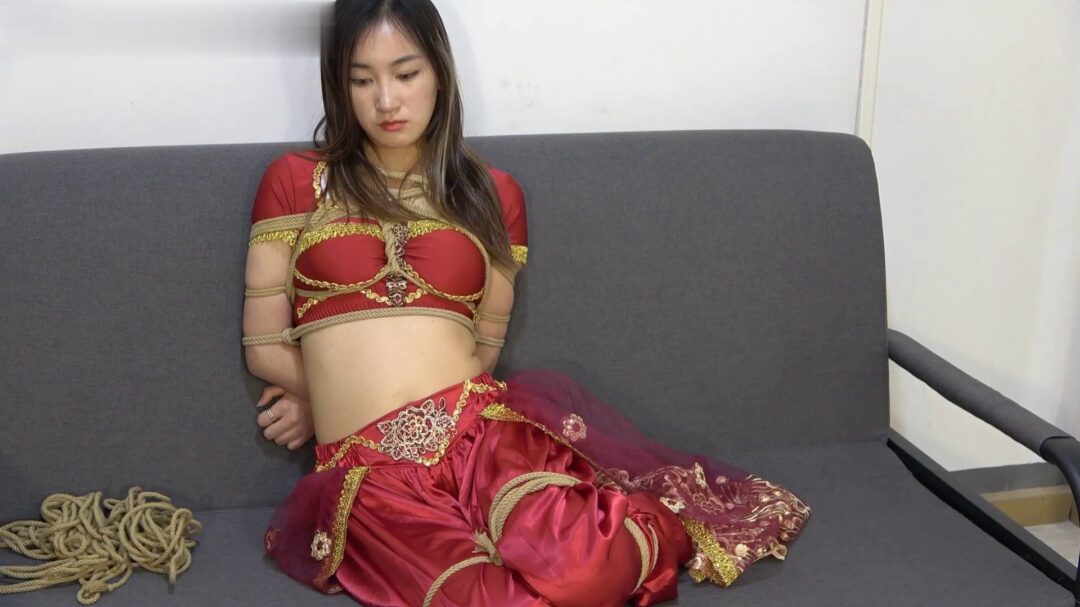 定拍妹子约好去拍摄古装照遭遇变态摄影师捆绑紧缚玩弄-5