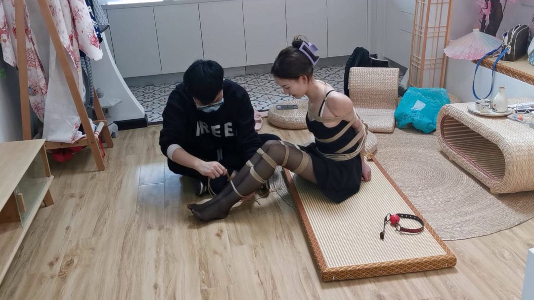 直臂捆绑果果，口含口球捆绑放置-6